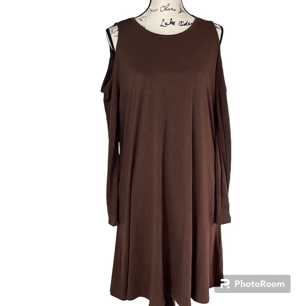 Cold shoulder dress with pockets